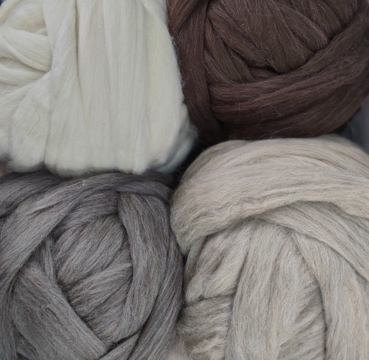 "VELLON" DE LANA MERINO- COLOR MARRON - LANA 100% NATURAL - OVILLO DESDE 500 GRAMOS