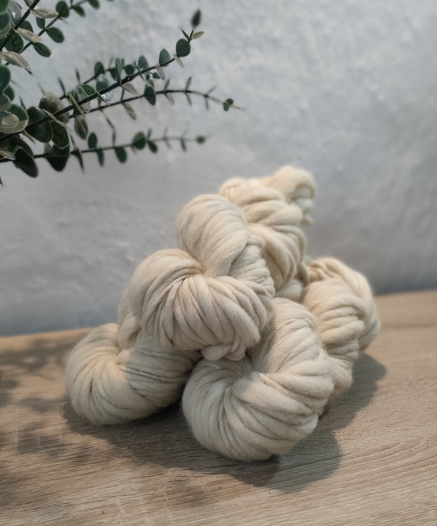 LANA MERINO - FLAMA DE LANA MERINO 100% NATURAL - Madeja irregular de lana gruesa - Madeja de 150 grs.  orgánica