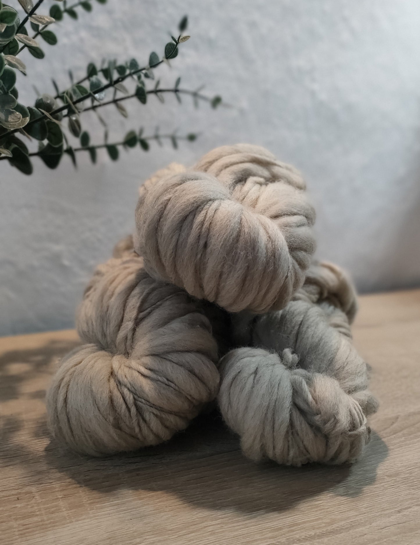 LANA MERINO - FLAMA DE LANA MERINO 100% NATURAL - Madeja irregular de lana gruesa - Madeja de 150 grs.  orgánica