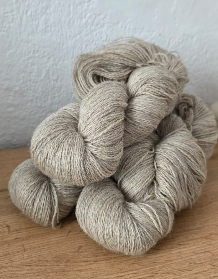 "AURA" DE LANA MERINO - COLOR REGAL - LANA 100% NATURAL